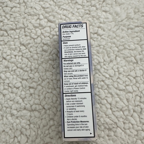 Fenty Skin
Hydra Vizor Broad Spectrum SPF 15 Sunscreen Hand Cream - Picture 6 of 7
